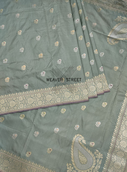 Ash Grey katan silk handwoven Banarasi saree with konia and kadwa buti. 4 CENTER