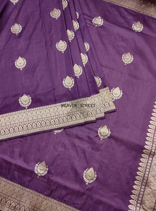 Ash Purple Katan silk Handwoven Banarasi saree with alfi Kadwa buta. 4 CENTER