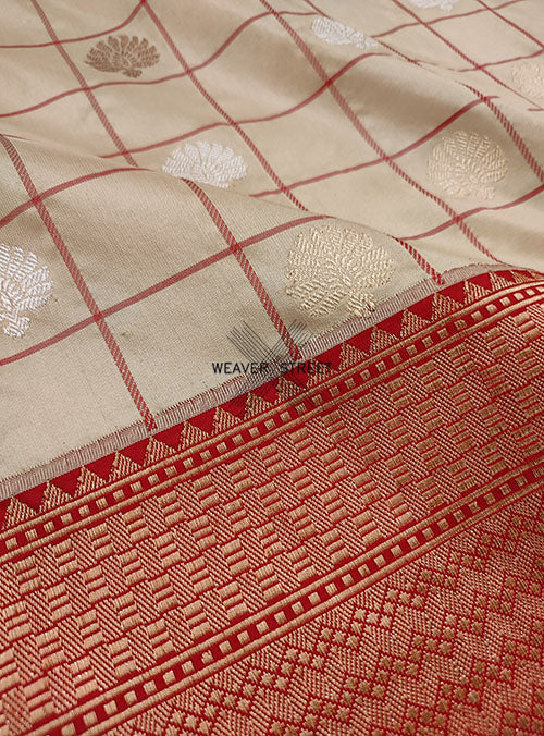 Beige katan silk handwoven Banarasi saree with kadwa buti in checks. 2 DETAIL