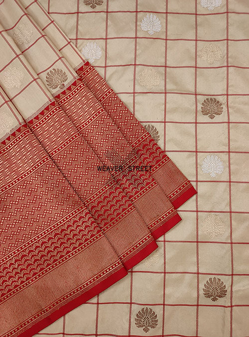Beige katan silk handwoven Banarasi saree with kadwa buti in checks. 3 CLOSE UP
