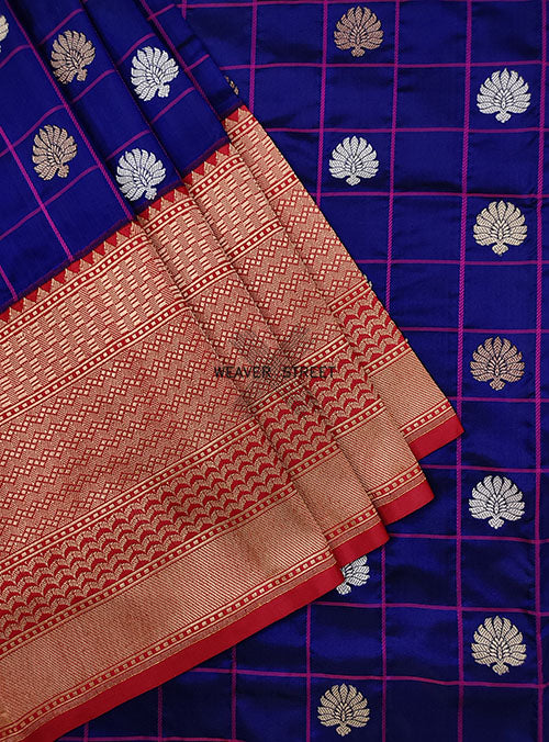 Blue katan silk handwoven Banarasi saree with kadwa buti in checks. 3 CLOSE UP