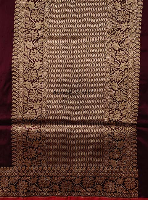 Burgundy Katan Silk Handwoven Banarasi saree with small flower kdhua buti (5) pallu