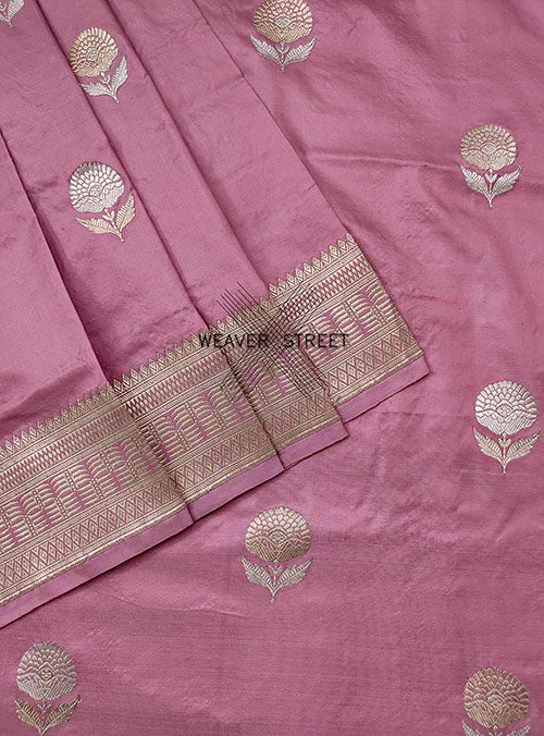 Dusky Pink Katan silk Handwoven Banarasi saree with alfi Flower buta (3) close up