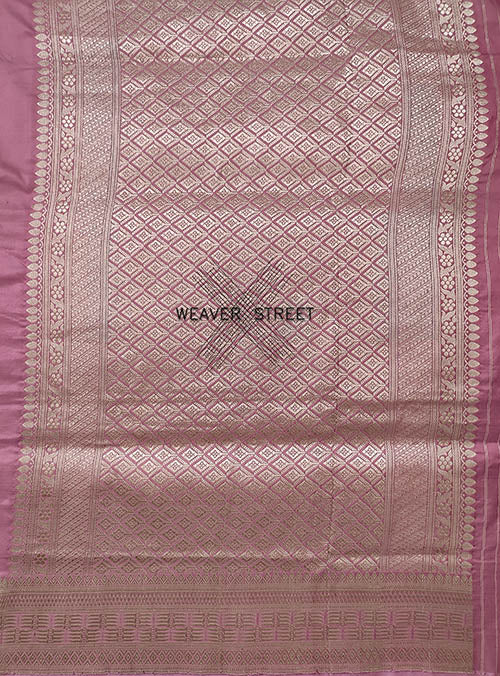 Dusky Pink Katan silk Handwoven Banarasi saree with alfi Flower buta (5) pallu