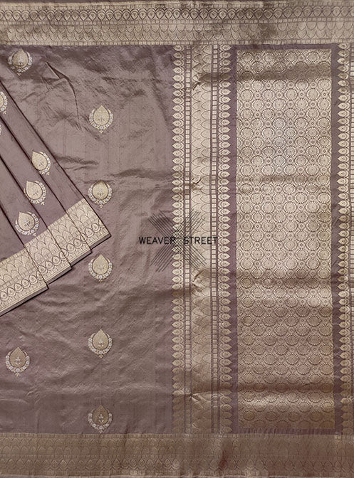 Earthy Grey Katan silk Handwoven Banarasi saree with alfi Kadwa buta. 1 MAIN
