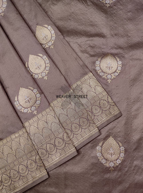 Earthy Grey Katan silk Handwoven Banarasi saree with alfi Kadwa buta. 3 CLOSE UP