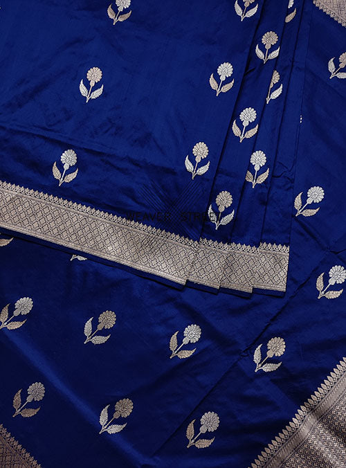 Midnight Blue katan silk handwoven Banarasi saree with Flower Alfi kadwa buta (4) center