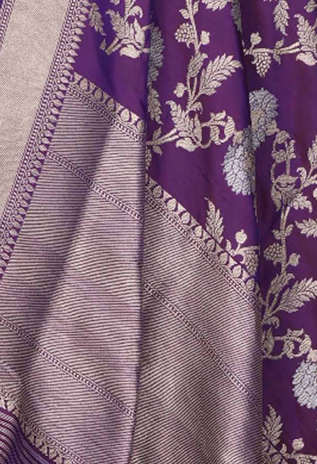 PurplekatansilkektaraBanarasidupattawithflowerkadhwajangla_2_closeup