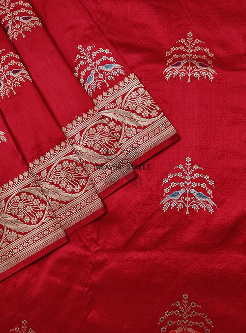 Red Katan silk Handwoven Banarasi saree with tilfi bird buta. 3 CLOSE UP