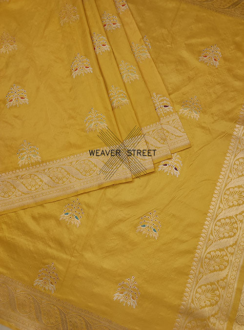 Yellow Katan silk Handwoven Banarasi saree with tilfi bird buta (4) center