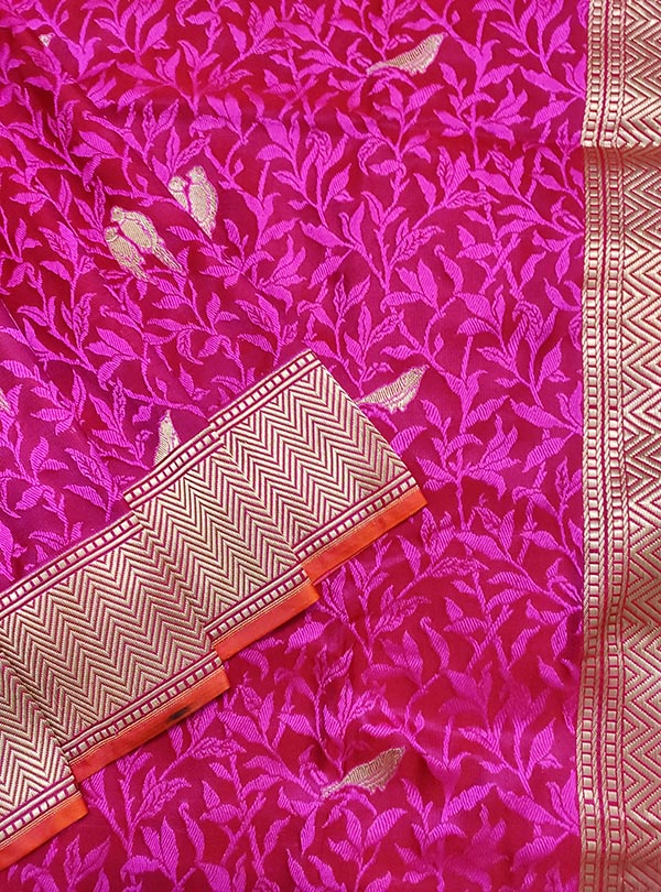 Magenta Red katan silk tanchoi Banarasi saree with kaduwa woven bird booti (2) close up