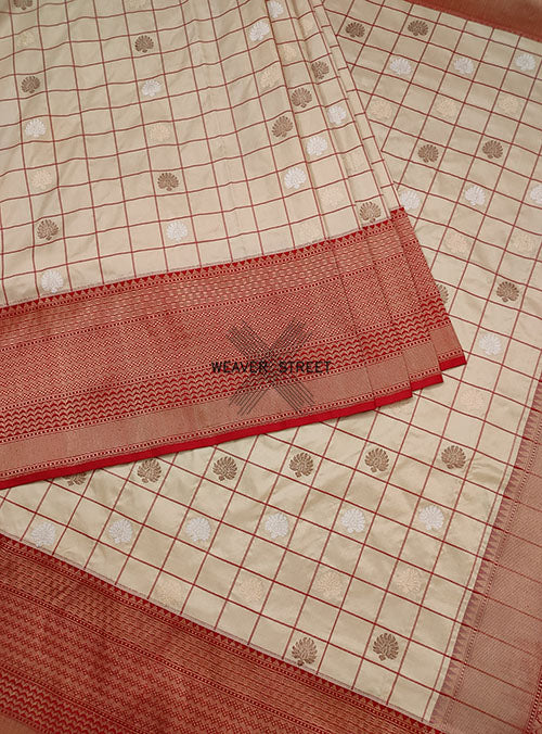 Beige katan silk handwoven Banarasi saree with kadwa buti in checks. 4 CENTER