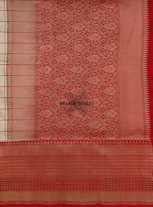 Beige katan silk handwoven Banarasi saree with kadwa buti in checks. 5 PALLU