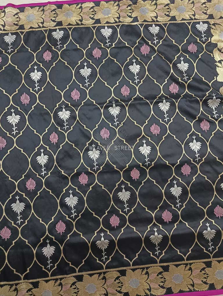 Black Katan Silk Handwoven Banarasi saree with ogee pattern kadhwa jaal  4 center