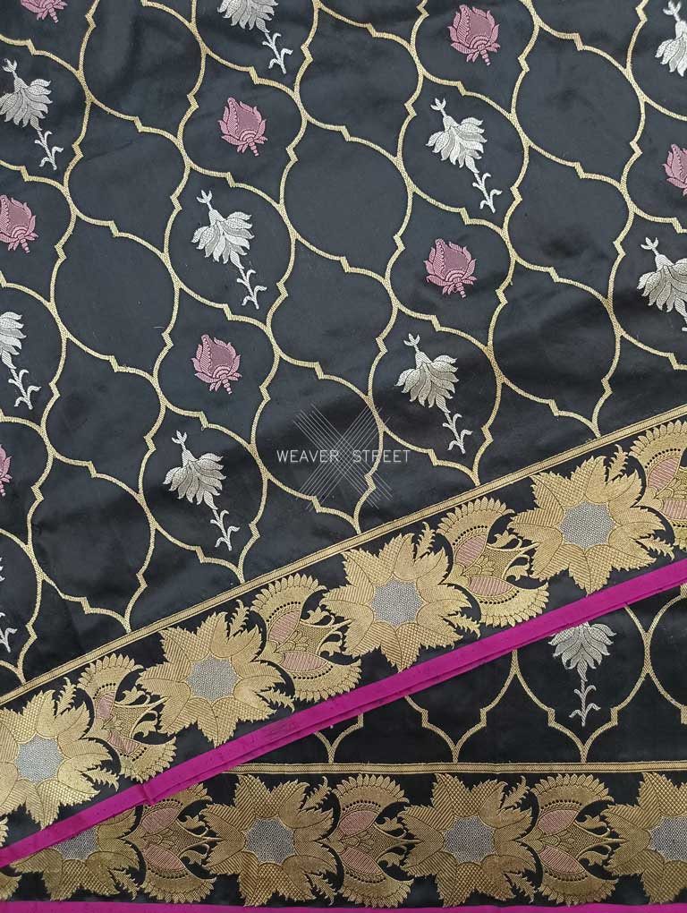 Black Katan Silk Handwoven Banarasi saree with ogee pattern kadhwa jaal  5 details