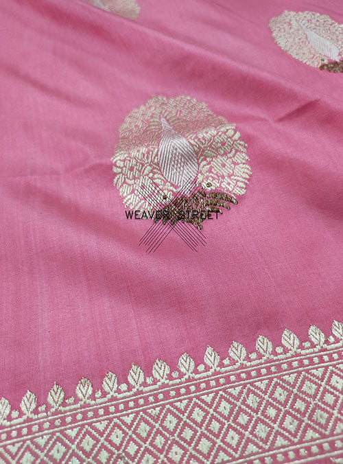 Bubblegum Pink Katan silk Handwoven Banarasi saree with tilfi Stylized buta (2) detail