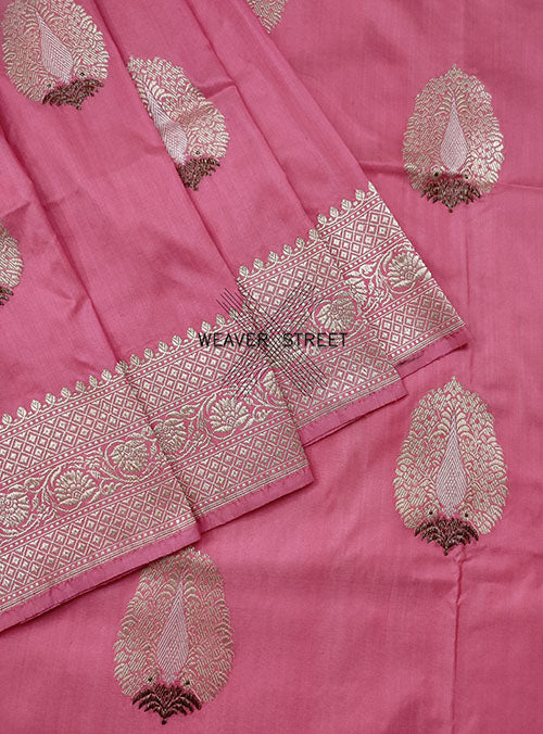 Bubblegum Pink Katan silk Handwoven Banarasi saree with tilfi Stylized buta (3) close up