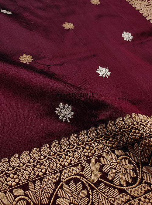 Burgundy Katan Silk Handwoven Banarasi saree with small flower kdhua buti (2) detail