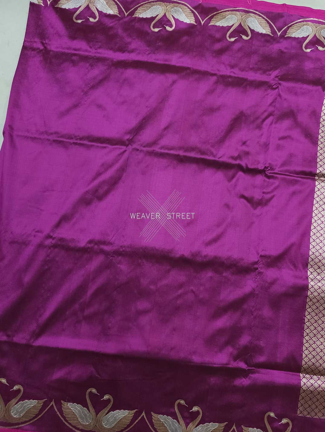 Deep Magenta Katan Silk Handwoven Banarasi saree with Swan pair scallop border 4 center