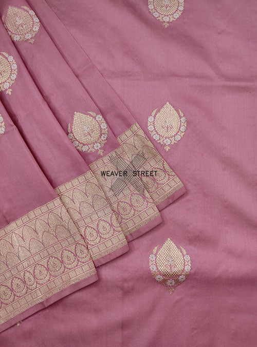 Dusky Pink Katan silk Handwoven Banarasi saree with alfi Kadwa buta. 3 CLOSE UP