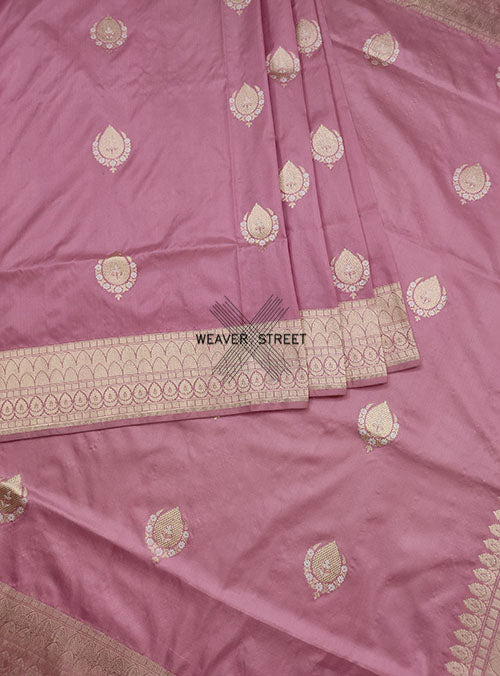 Dusky Pink Katan silk Handwoven Banarasi saree with alfi Kadwa buta. 4 CENTER