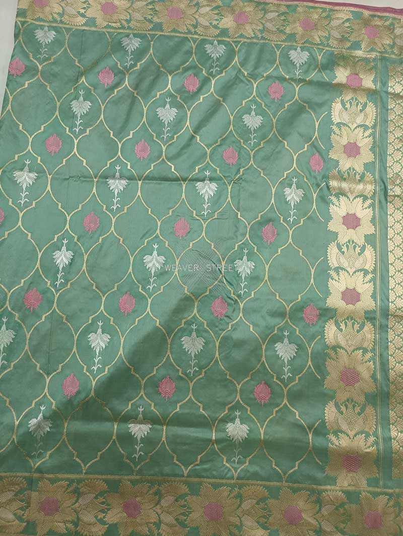 Fern Green Katan Silk Handwoven Banarasi saree with ogee pattern kadhwa jaal 4 center