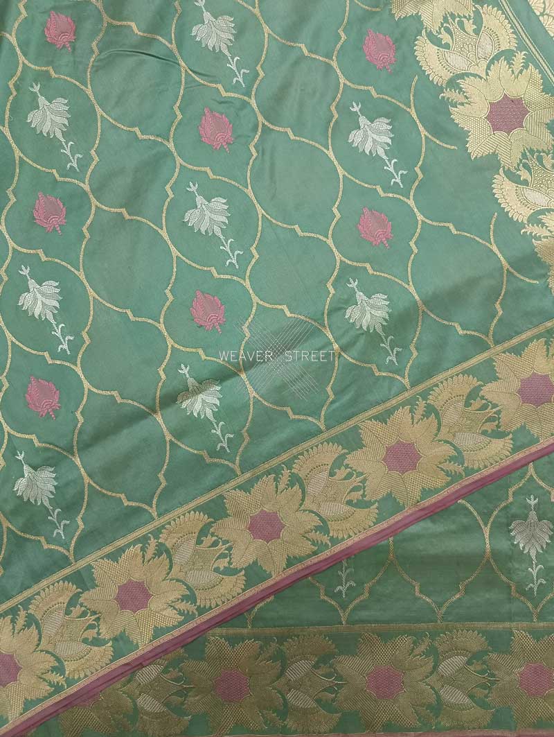 Fern Green Katan Silk Handwoven Banarasi saree with ogee pattern kadhwa jaal 5 details