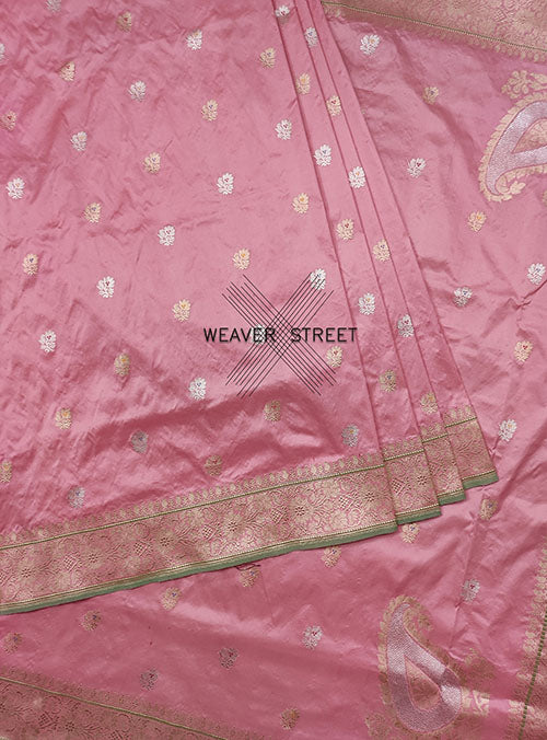 Flamingo Pink katan silk handwoven Banarasi saree with konia and kadwa buti (4) center