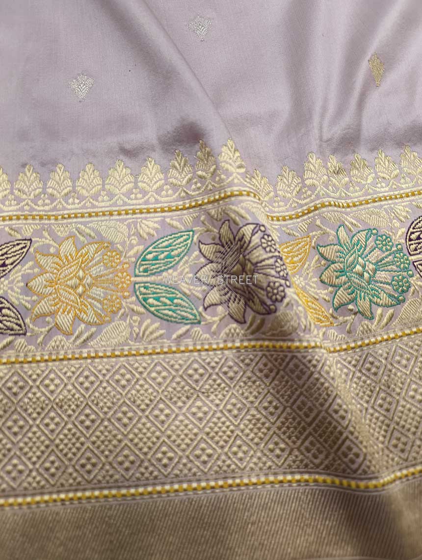 Light Lavender Katan Silk Handwoven Banarasi saree with small flower kadhwa buti 3 closeup