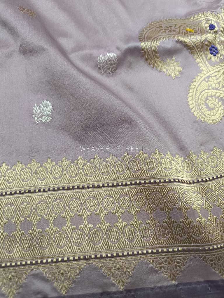 Mauve Katan Silk Handwoven Banarasi saree with small flower kadhwa buti  3 closeup