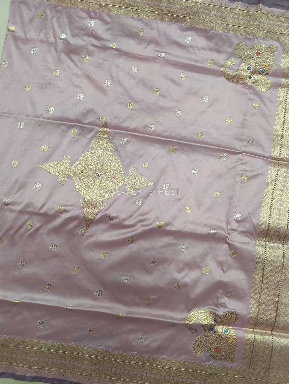 Mauve Katan Silk Handwoven Banarasi saree with small flower kadhwa buti  4 center