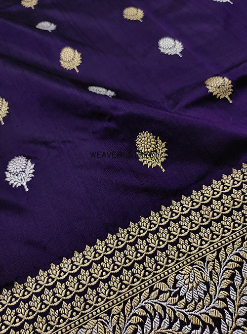 Midnight Blue Katan silk handwoven Banarasi saree with Flower kadwa buta (2) detail