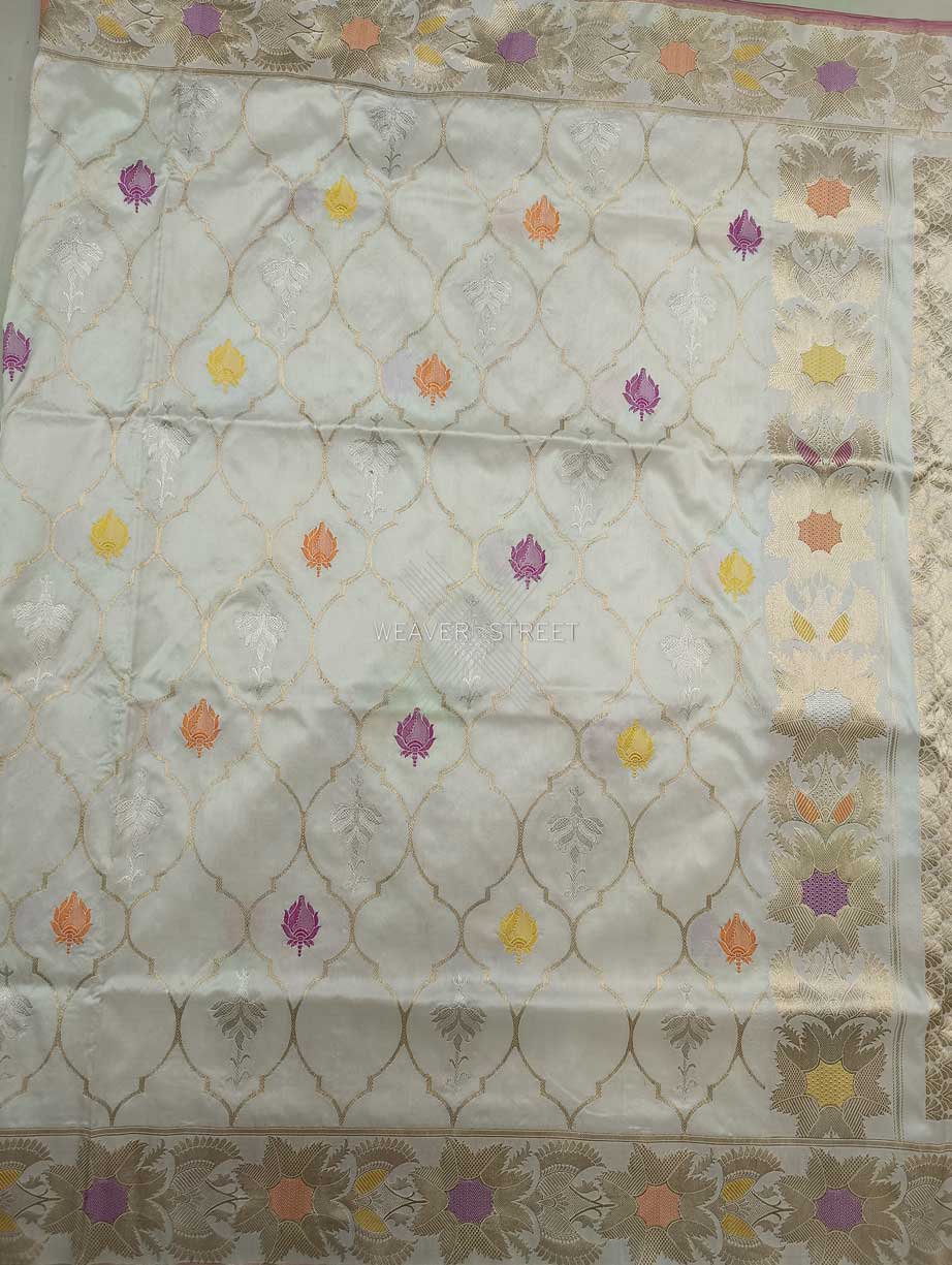 Off White Katan Silk Handwoven Banarasi saree with ogee pattern kadhwa jaal 4 center