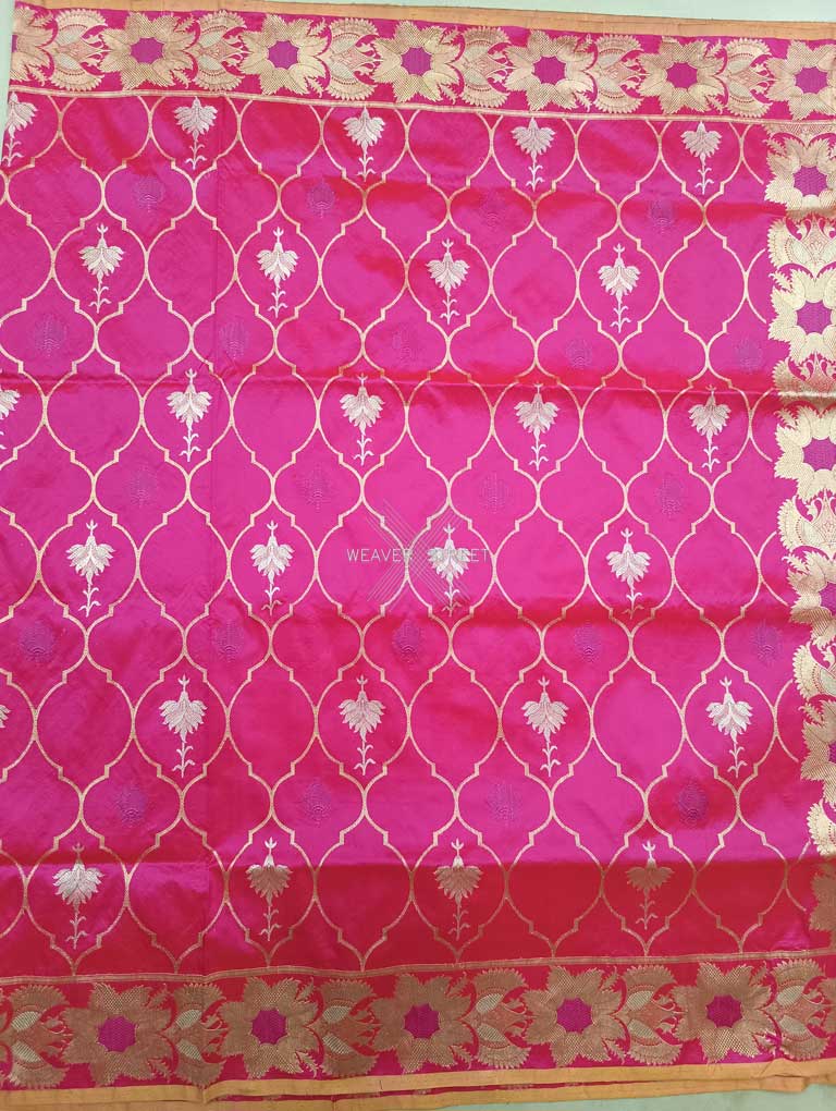 Pink Katan Silk Handwoven Banarasi saree with ogee pattern kadhwa jaal 4 center