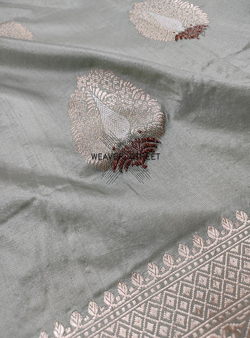 Pistachio green Katan silk Handwoven Banarasi saree with tilfi Stylized buta (2) detail