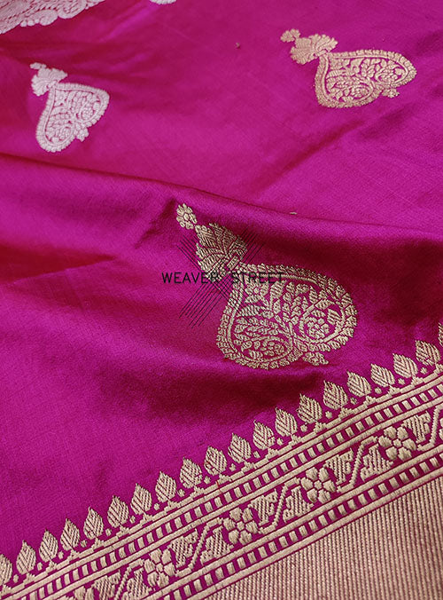 Red Pink shot color Katan Silk Handwoven Banarasi saree with stylized buta (2) detail