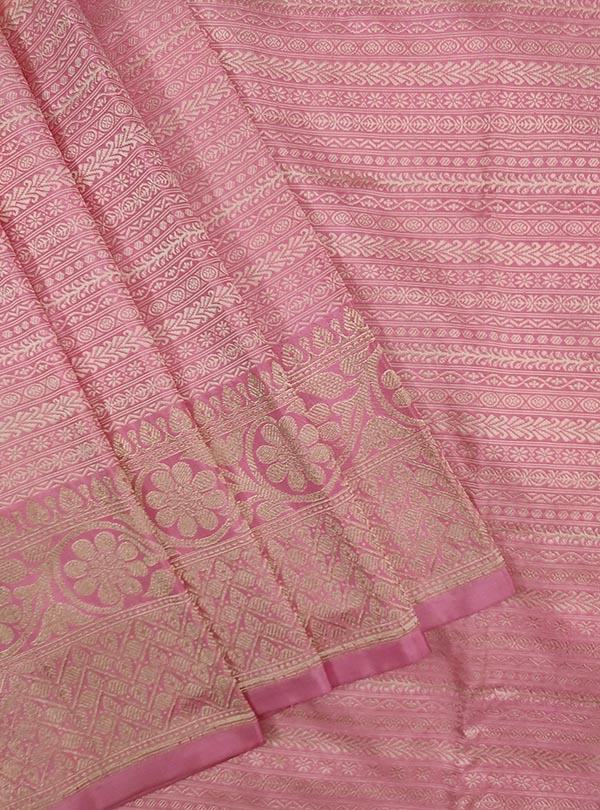 Baby pink katan silk tanchoi Banarasi saree with thin strip pattern (2) CLose up