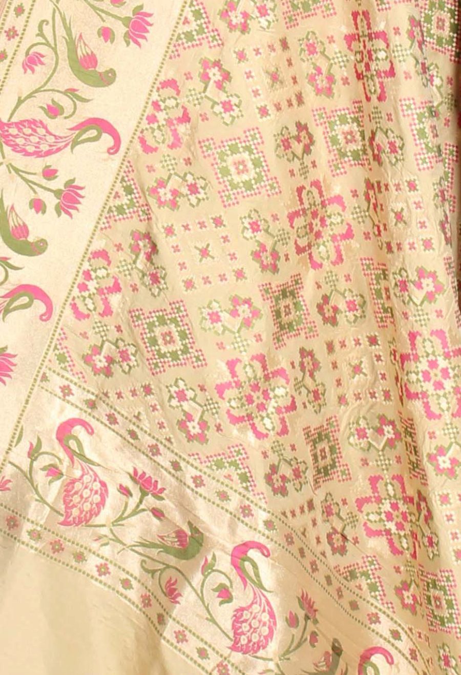 Beige Katan Silk Handwoven Banarasi Dupatta with paithani border (2) Close up