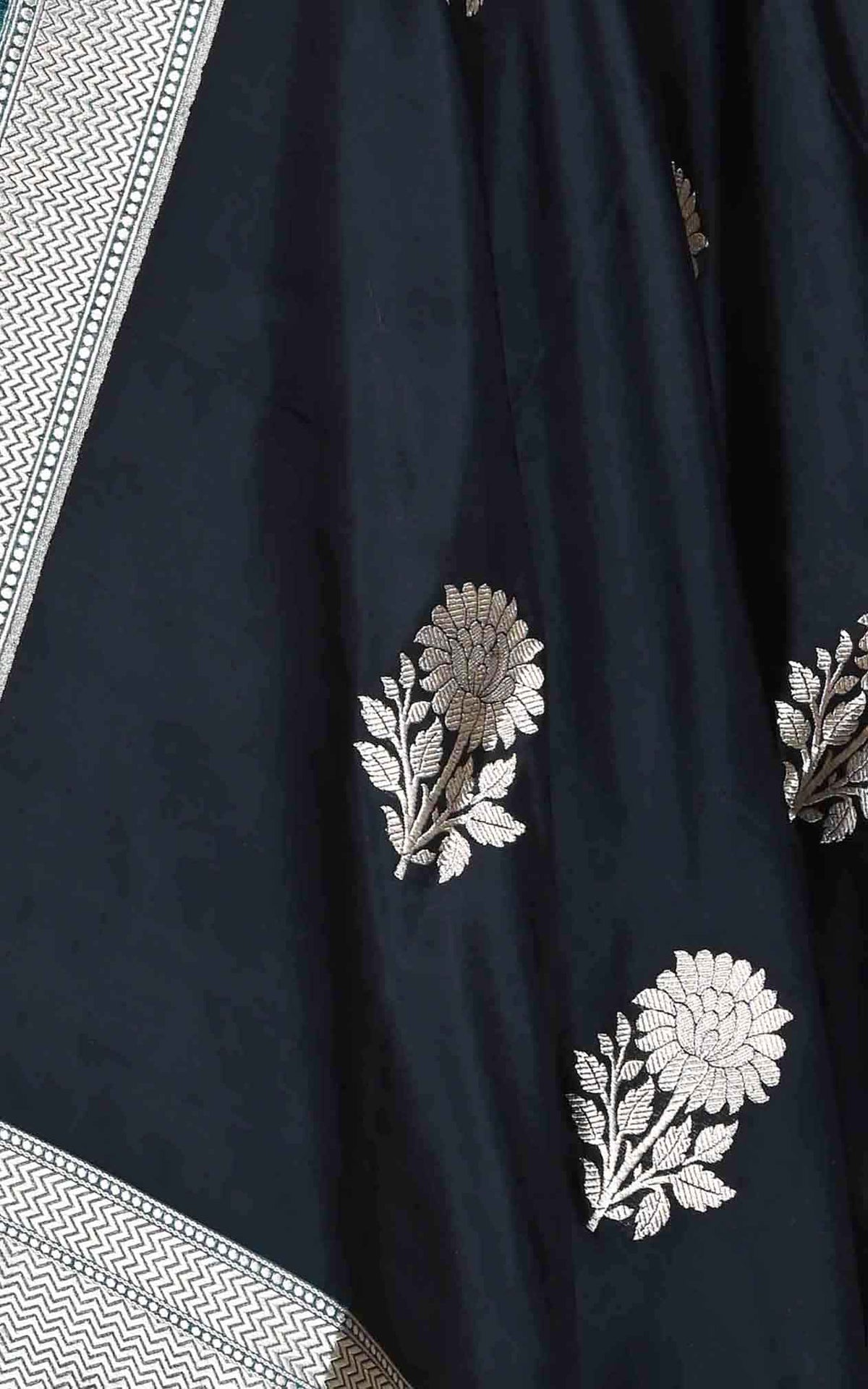 Black katan silk Banarasi dupatta with flower boota (2) Close up
