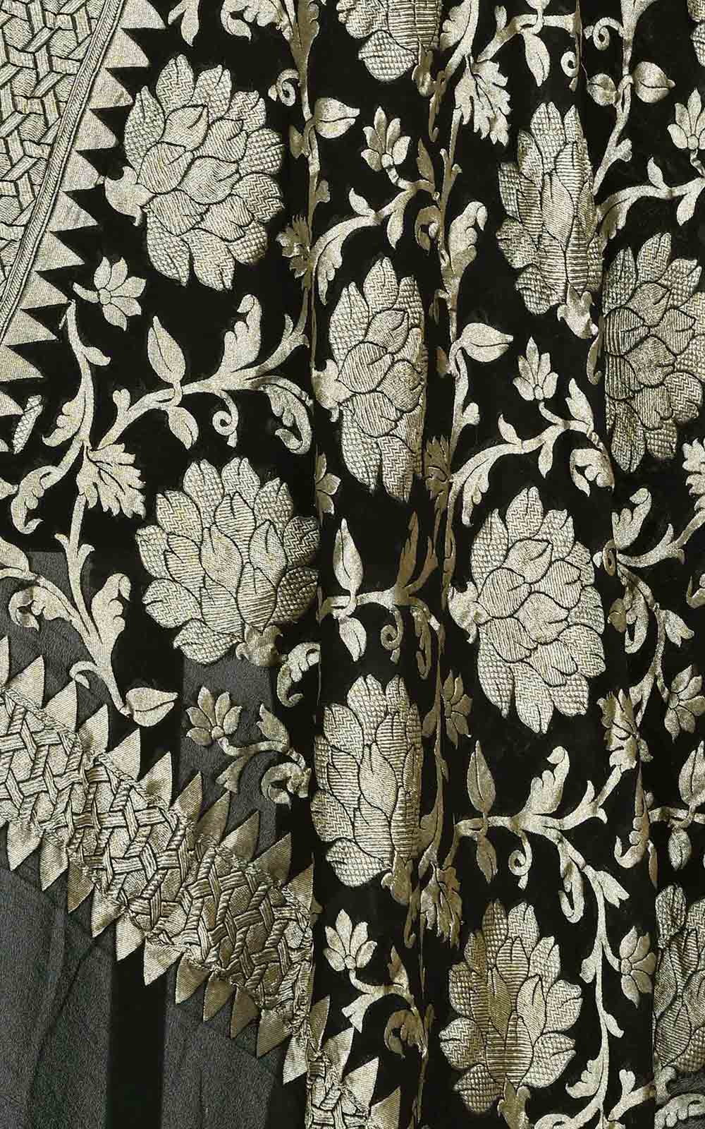 Black khaddi georgette Banarasi dupatta with bold floral jaal (2) Close up