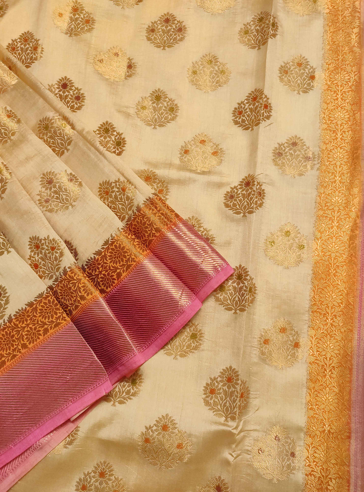 Cream muga chiniya silk Banarasi saree with handpainted meenedar flower booti (2) Close up