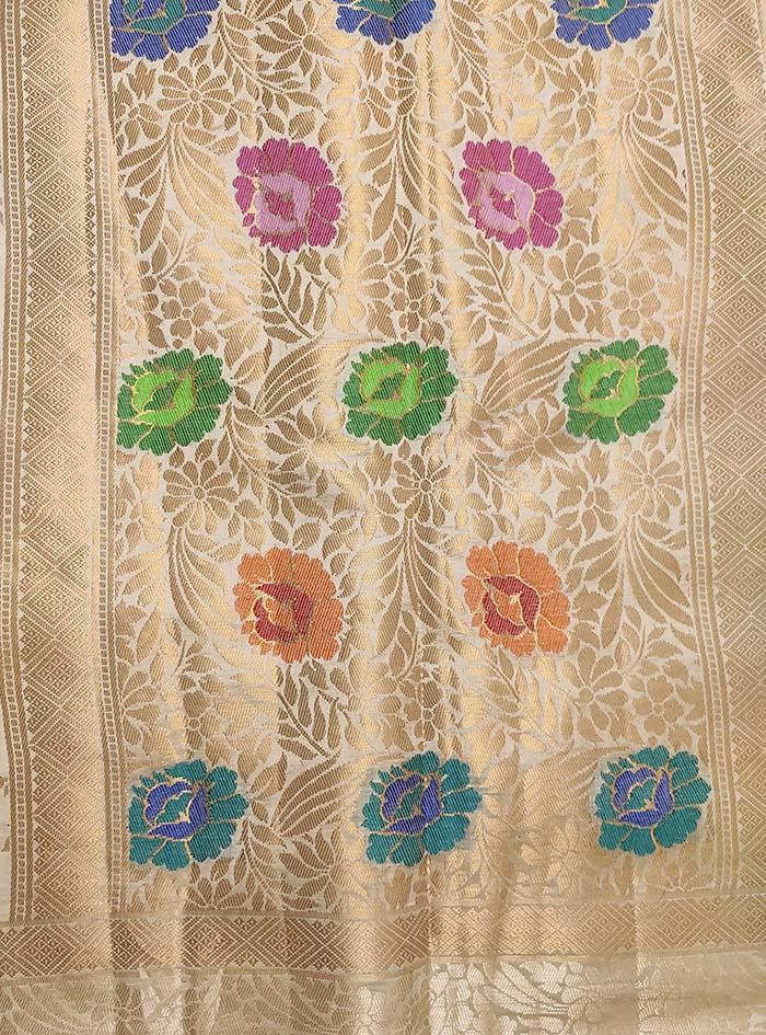 Cream muga silk handloom Banarasi saree with tilfi flower bunch boota (4) Anchal