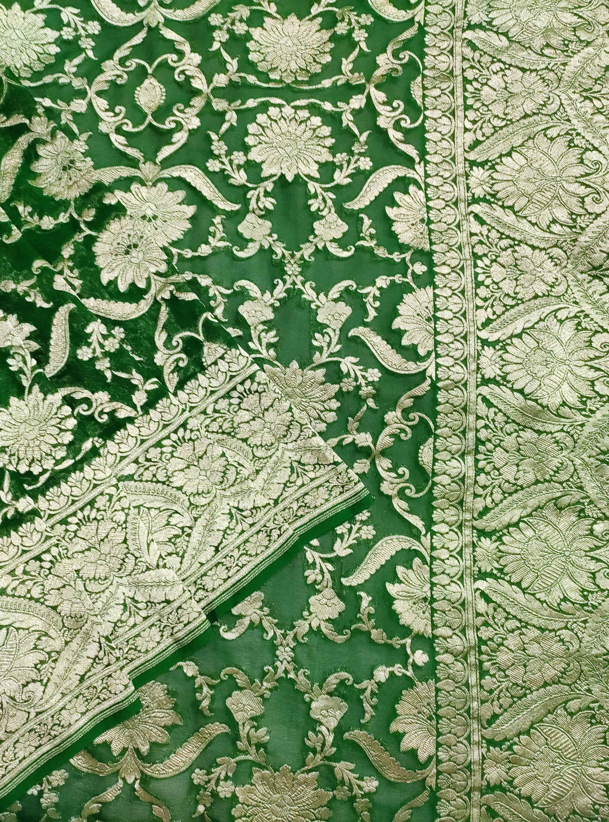 Emerald green Khaddi georgette Handwoven Banarasi saree with asthetic jaal (2) Close up