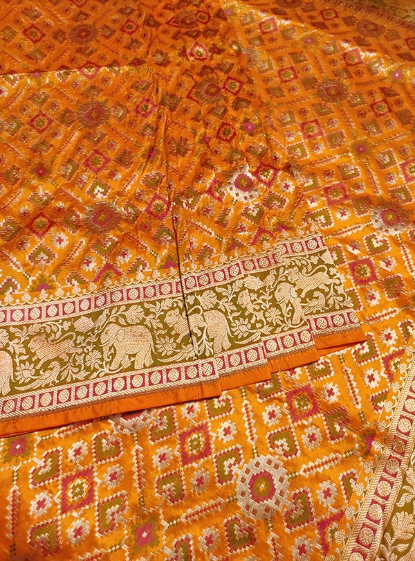 Gold Katan silk handloom Banarasi saree with patola jaal and shikarga border (3) center