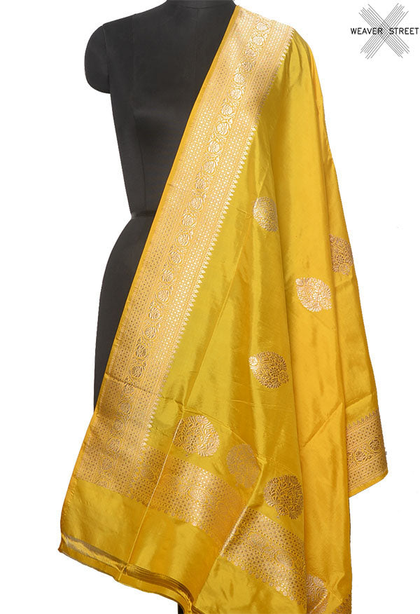 Gold Katan silk handwoven Banarasi dupatta with leaf shape buta (1) Main