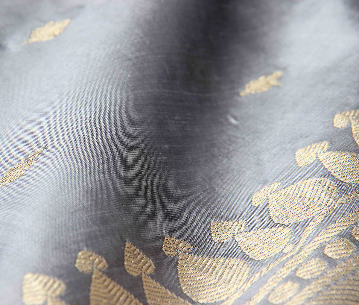 Grey Katan Silk Handwoven Banarasi saree with mini booti (3)Close up