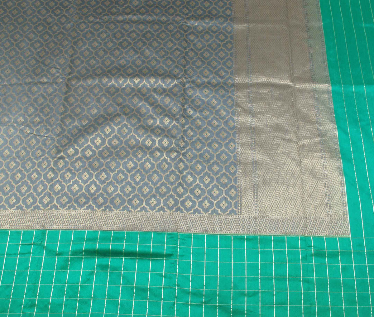 Grey Raw silk Handwoven Banarasi saree with ogee pattern jaal (2) flat