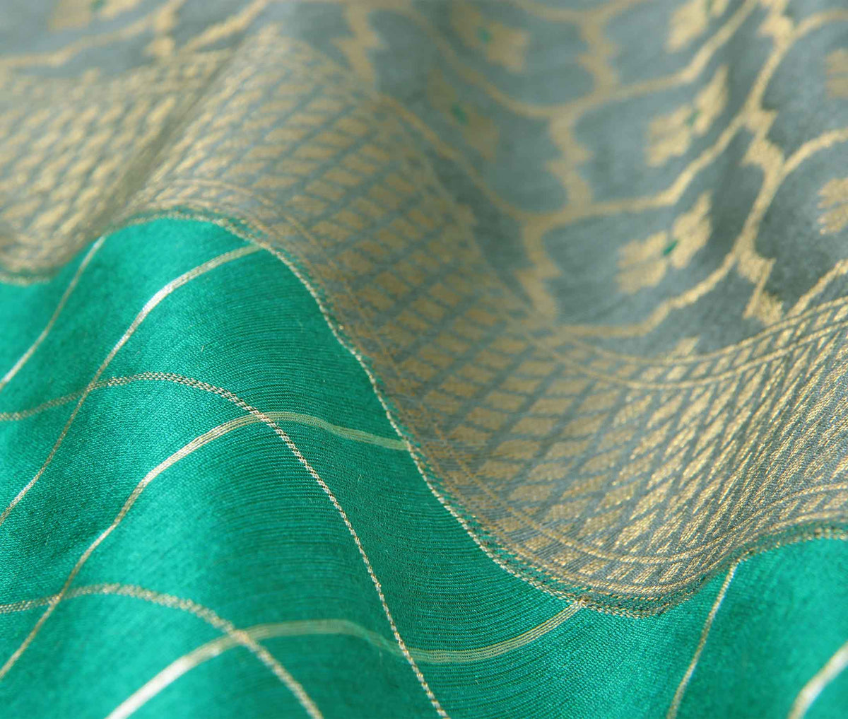 Grey Raw silk Handwoven Banarasi saree with ogee pattern jaal (3) closeup
