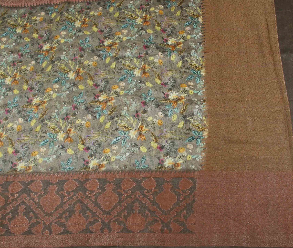 Grey silk linen Banarasi saree with aesthetic floral prints (2) flat