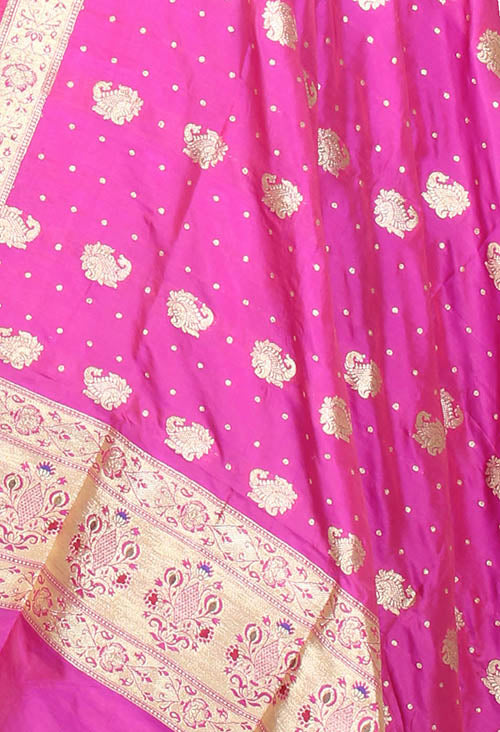 Magenta Katan Silk Banarasi dupatta with paisley booti (2) closeup